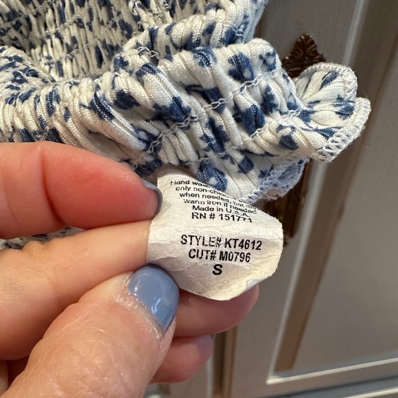 Le Lis Collection Blue & White Floral Ruched Top Size S - Picture 3 of 4